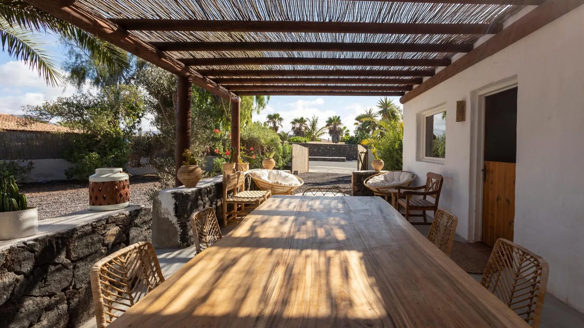 Rustic Chalet With Pool In Lajares Center