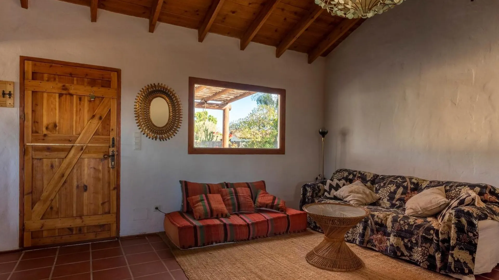 Rustic Chalet With Pool In Lajares Center