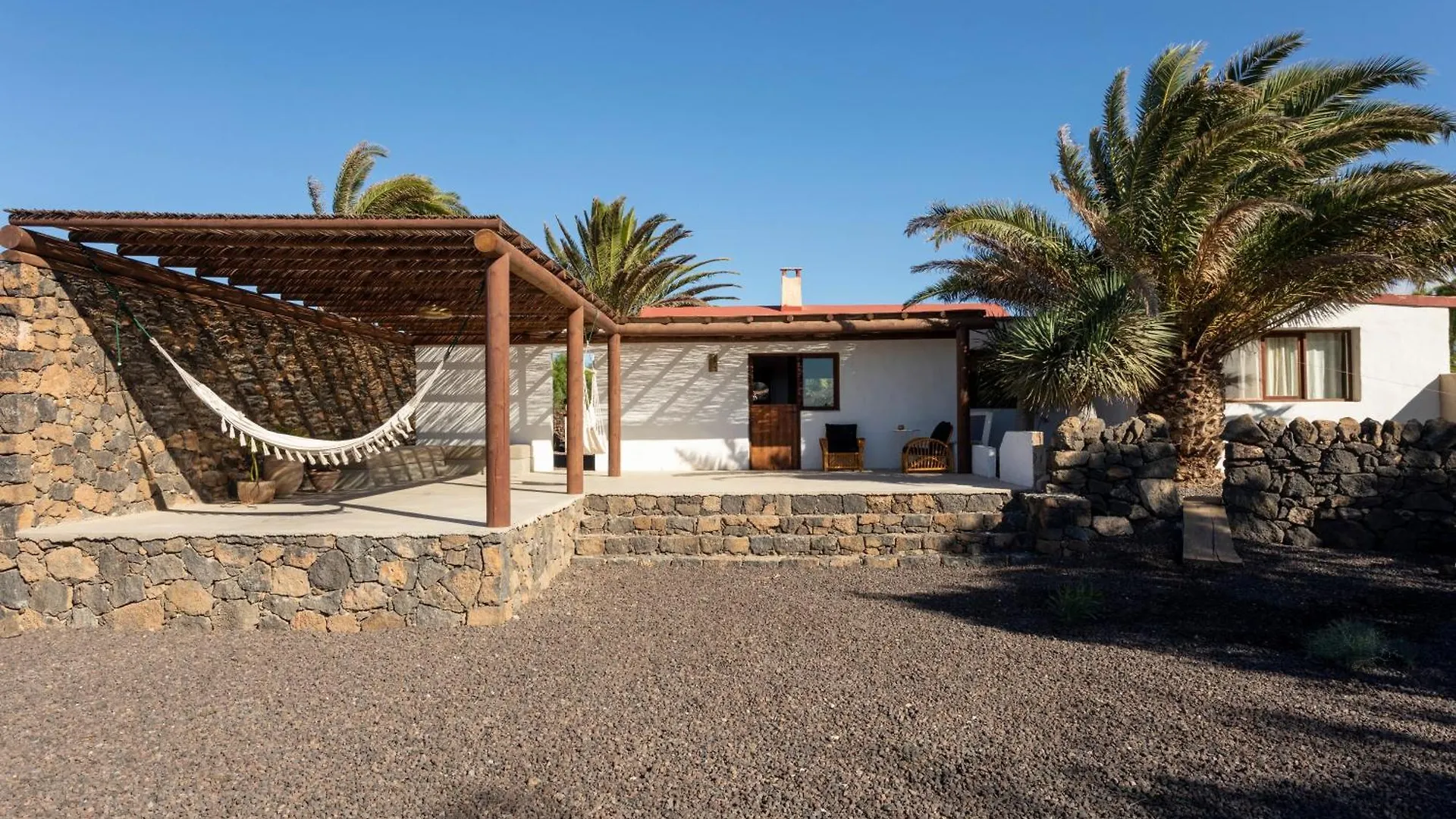 Rustic Chalet With Pool In Lajares Center