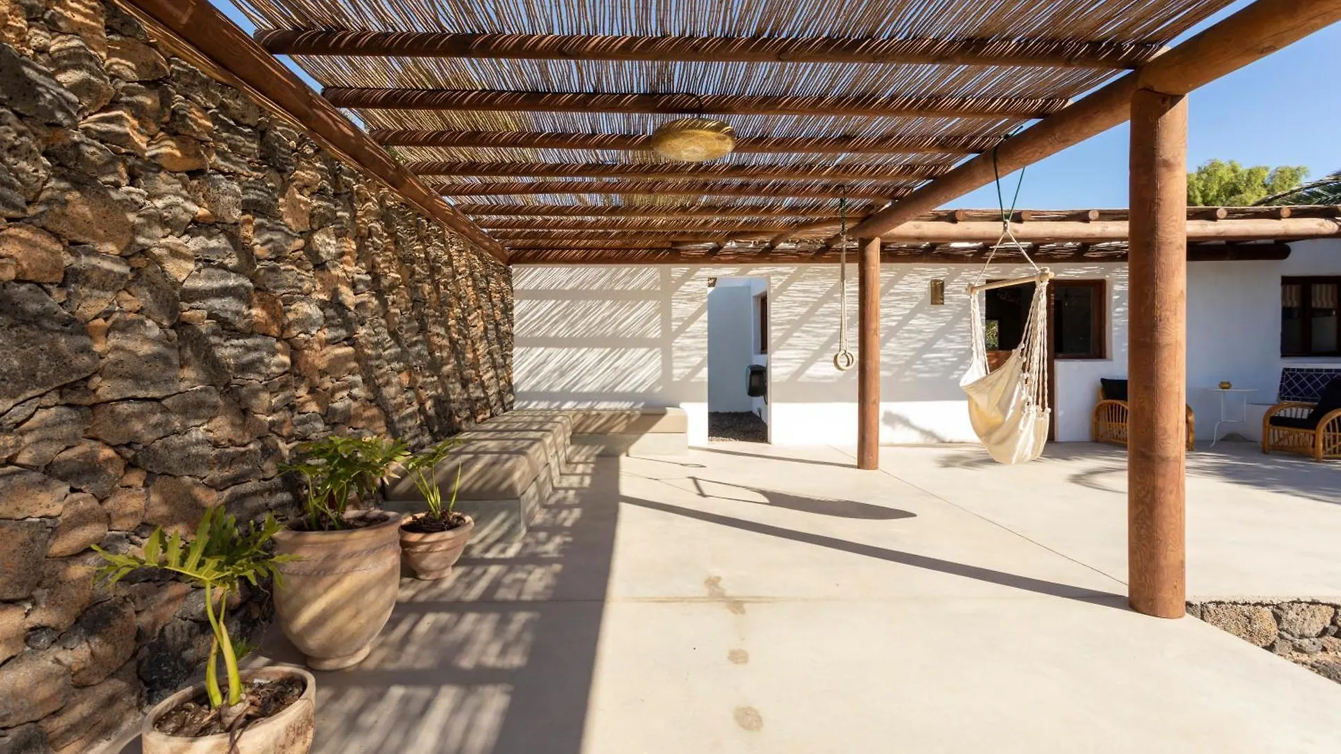 Rustic Chalet With Pool In Lajares Center