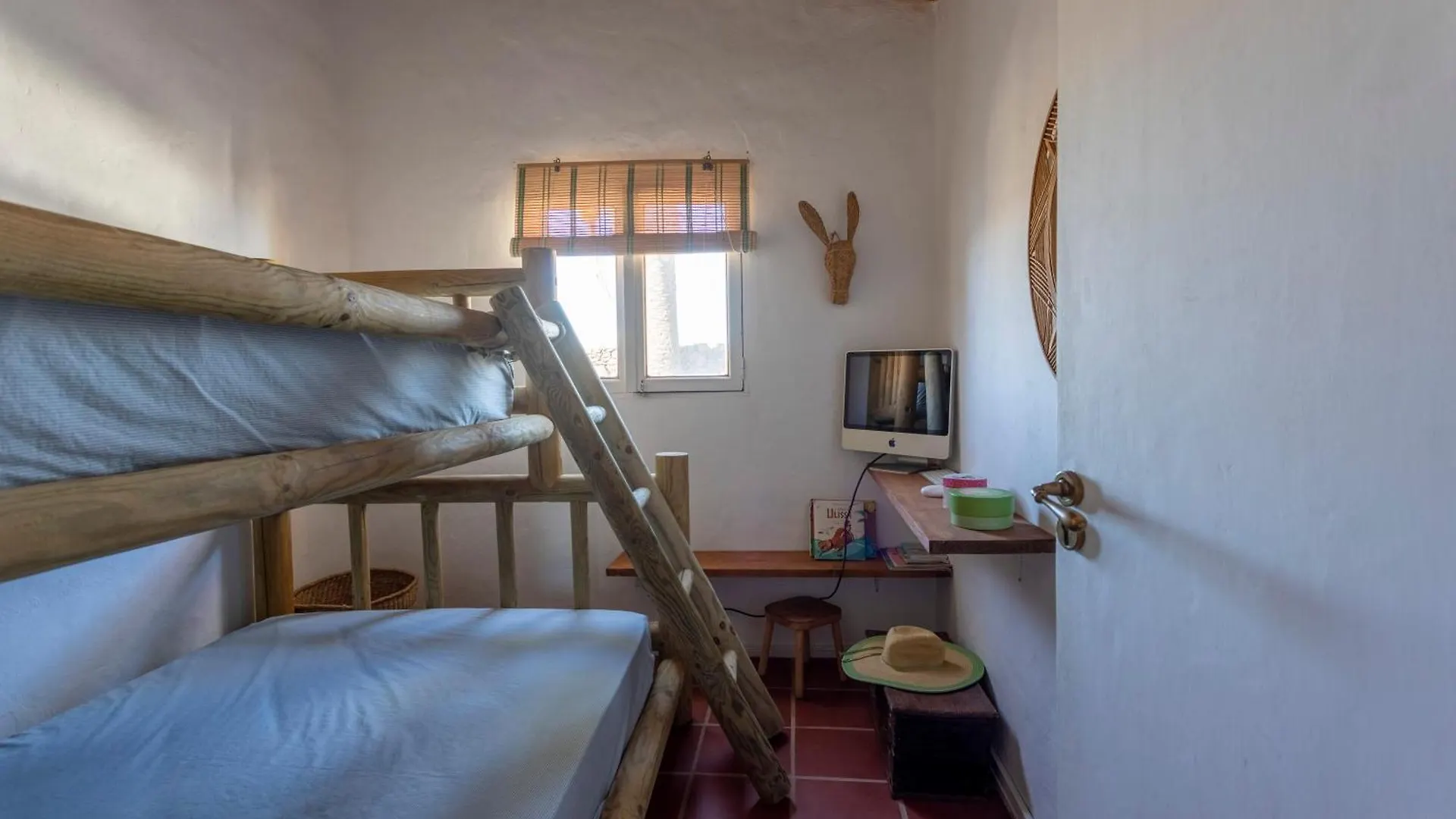 Rustic Chalet With Pool In Lajares Center 0*,