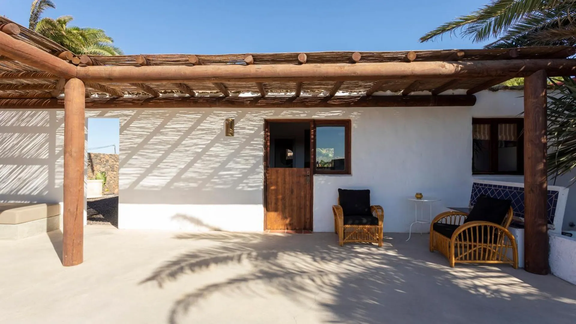 Rustic Chalet With Pool In Lajares Center