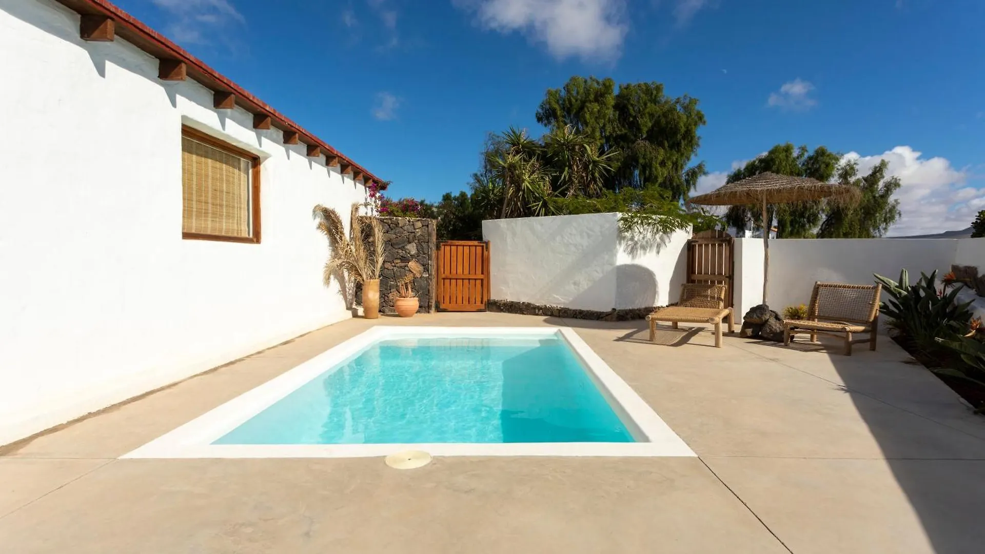 Rustic Chalet With Pool In Lajares Center Semesterbostad
